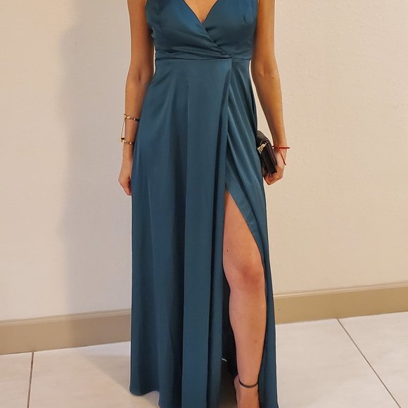 Gorgeous Emerald Green Satin Maxi Dress - Picture 3 of 9